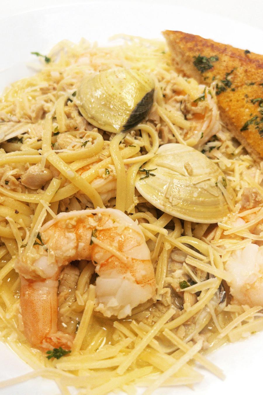 Pasta Dishes - Dockside Shrimp & Clams Linguine